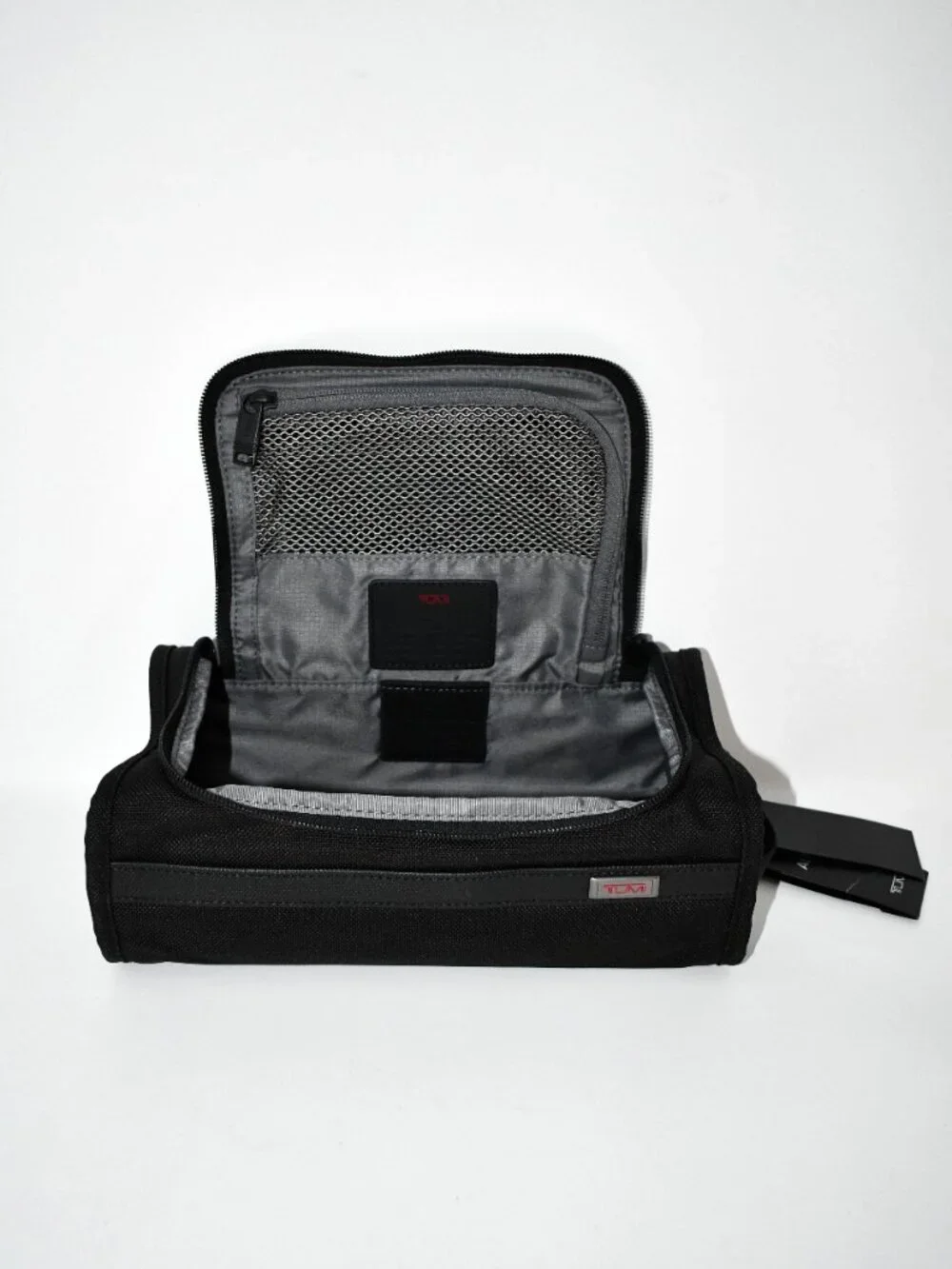Tumi Alpha 3 Travel Kit in Black #117253-1041 NWT
